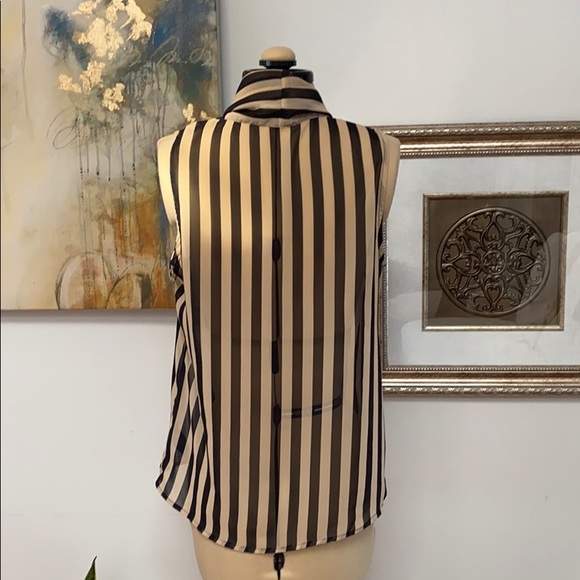 Striped top for your edgy Judy 🤓 - Picture 3 of 4